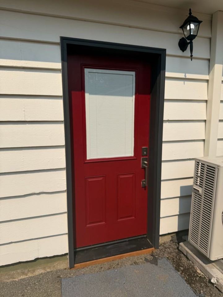 240 Rose Ct #B - Photo 2 of 27