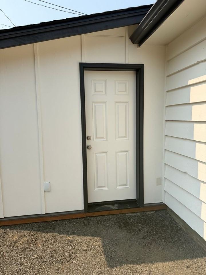 240 Rose Ct #B - Photo 3 of 27