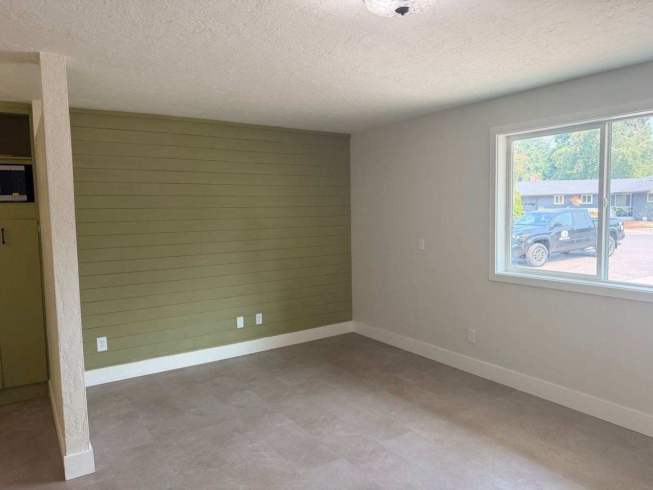 240 Rose Ct #B - Photo 5 of 27