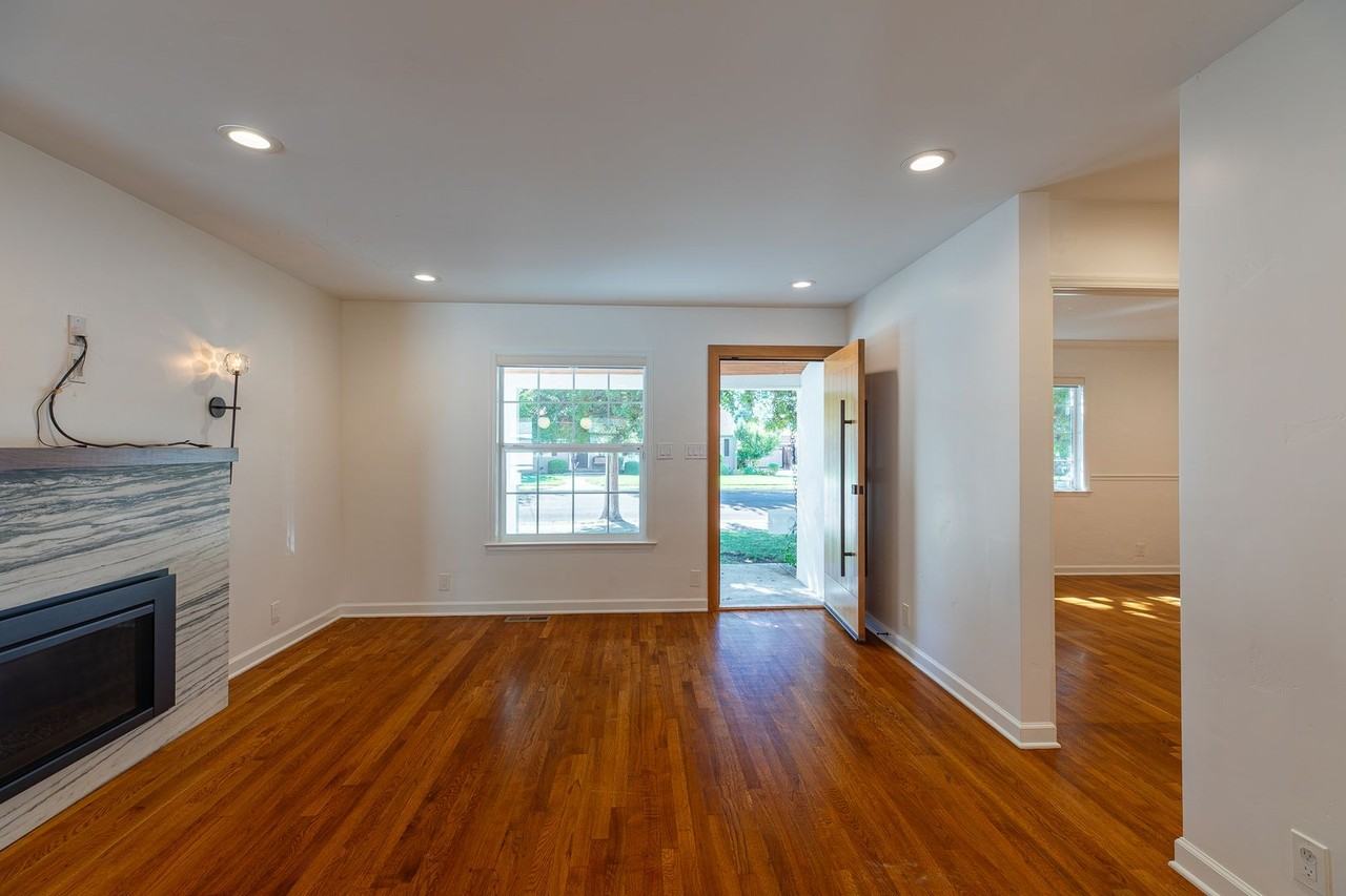 2378 Westgate Ave - Photo 5 of 32