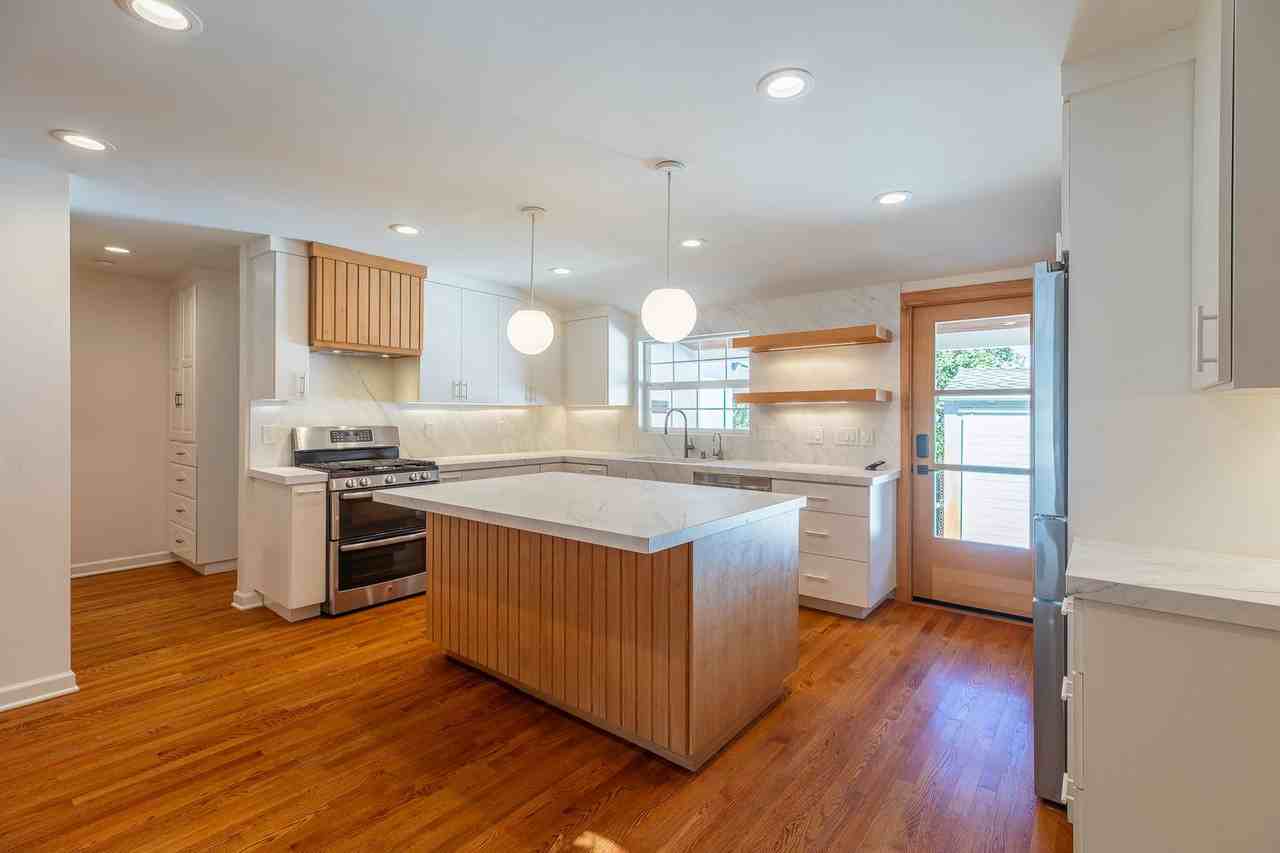 2378 Westgate Ave - Photo 7 of 32