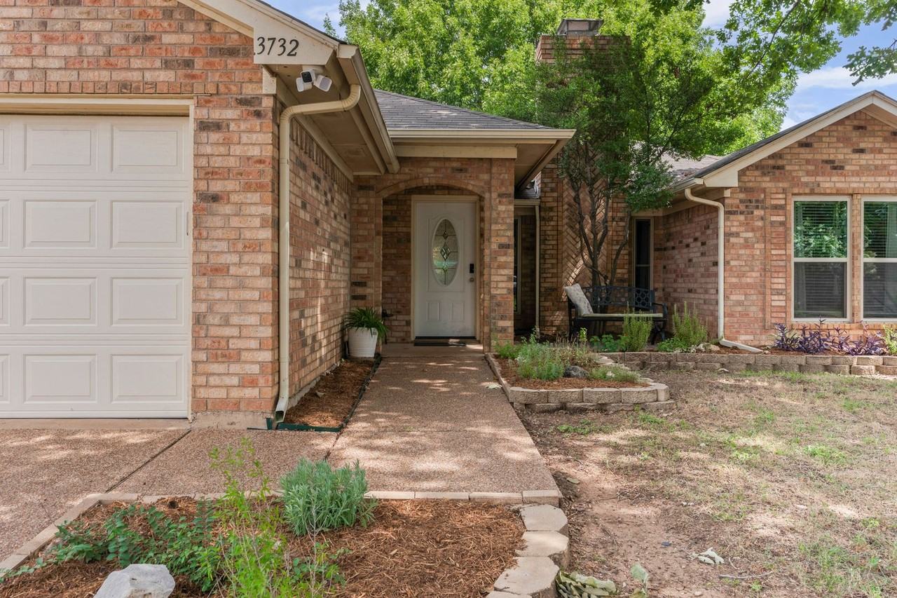 3732 Clear Brook Cir - Photo 2 of 20