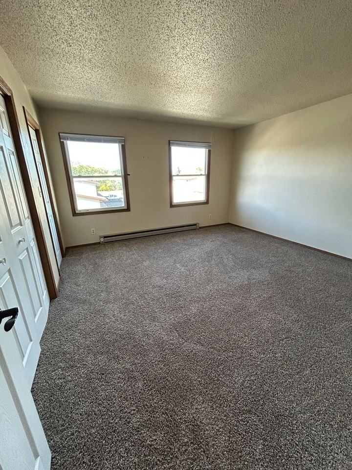 346 9th Ave E - Photo 2 of 8