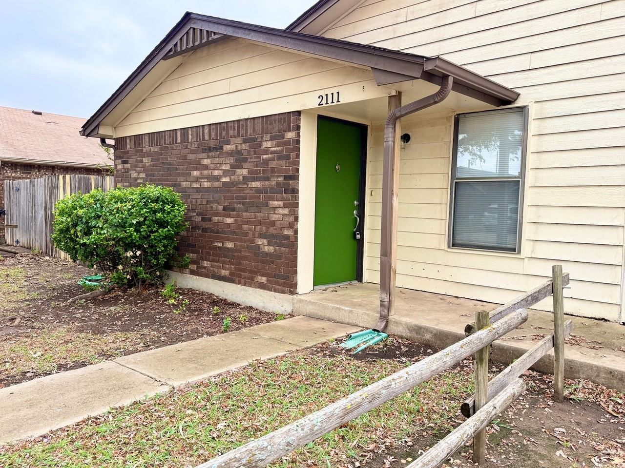 2111 Goodrich Dr - Photo 2 of 23