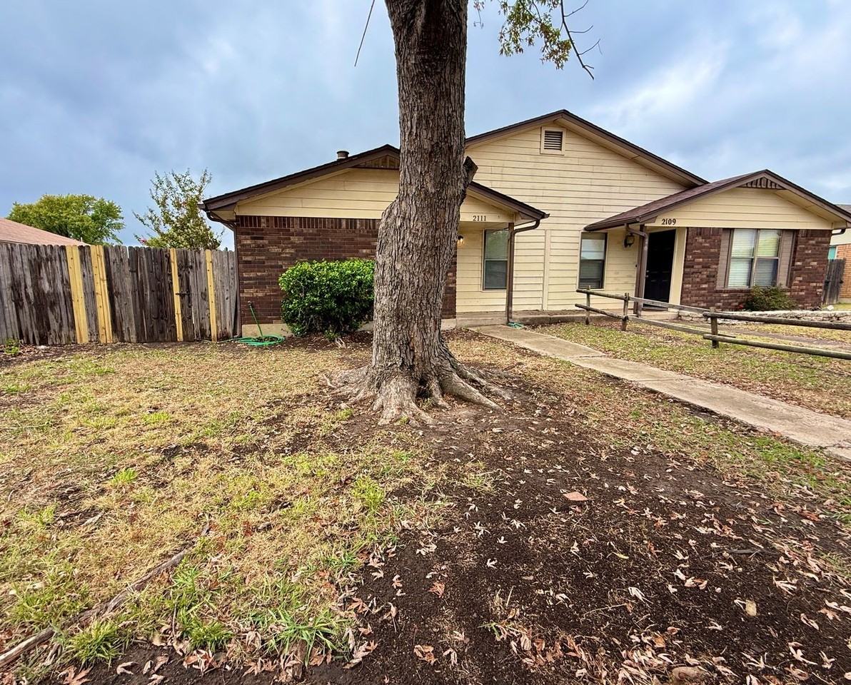 2111 Goodrich Dr - Photo 3 of 23