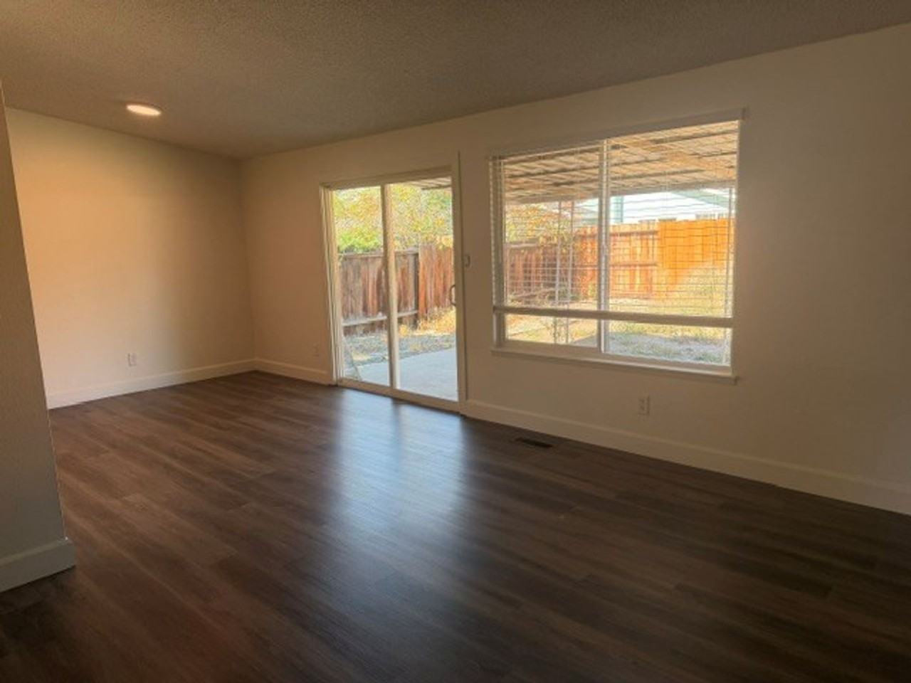 812 Glen Molly Dr - Photo 3 of 9