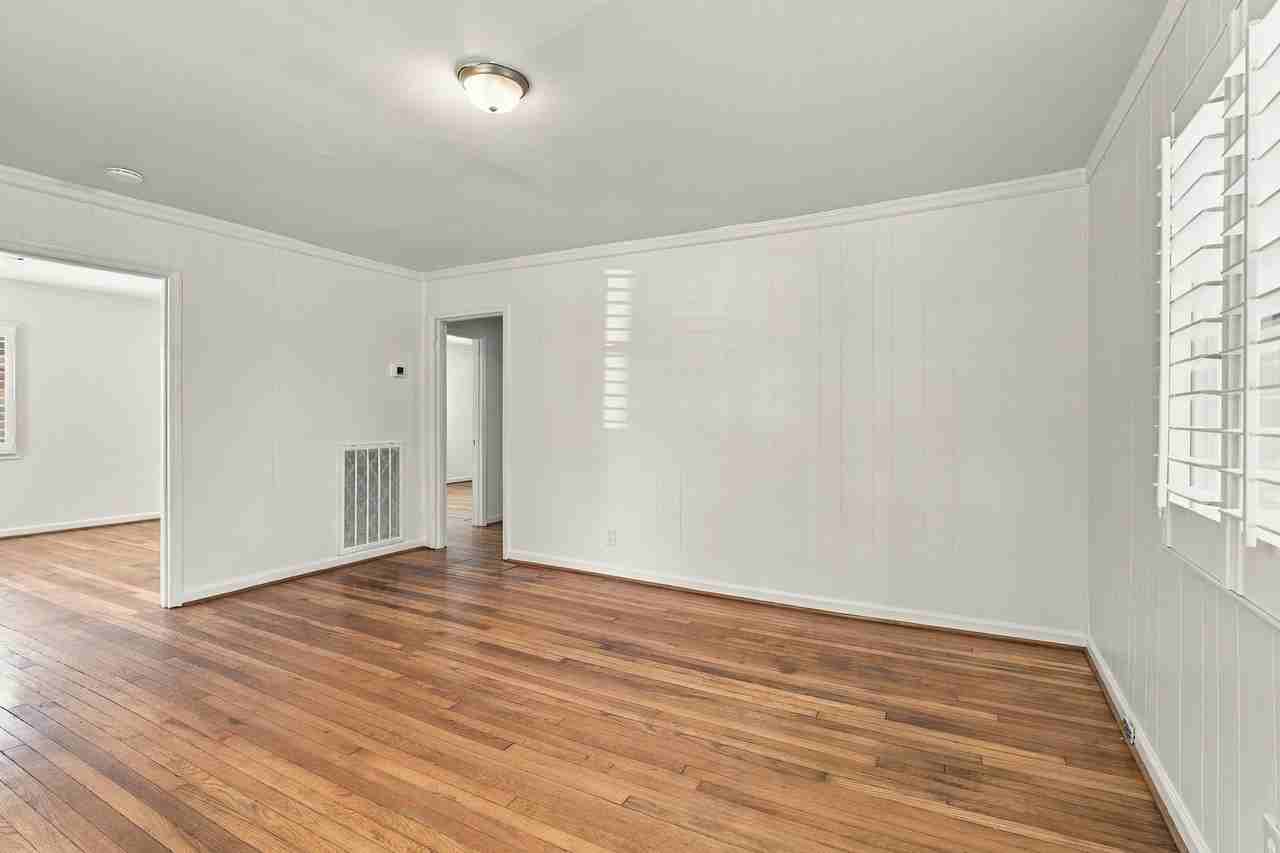 102 Elberta St - Photo 7 of 23