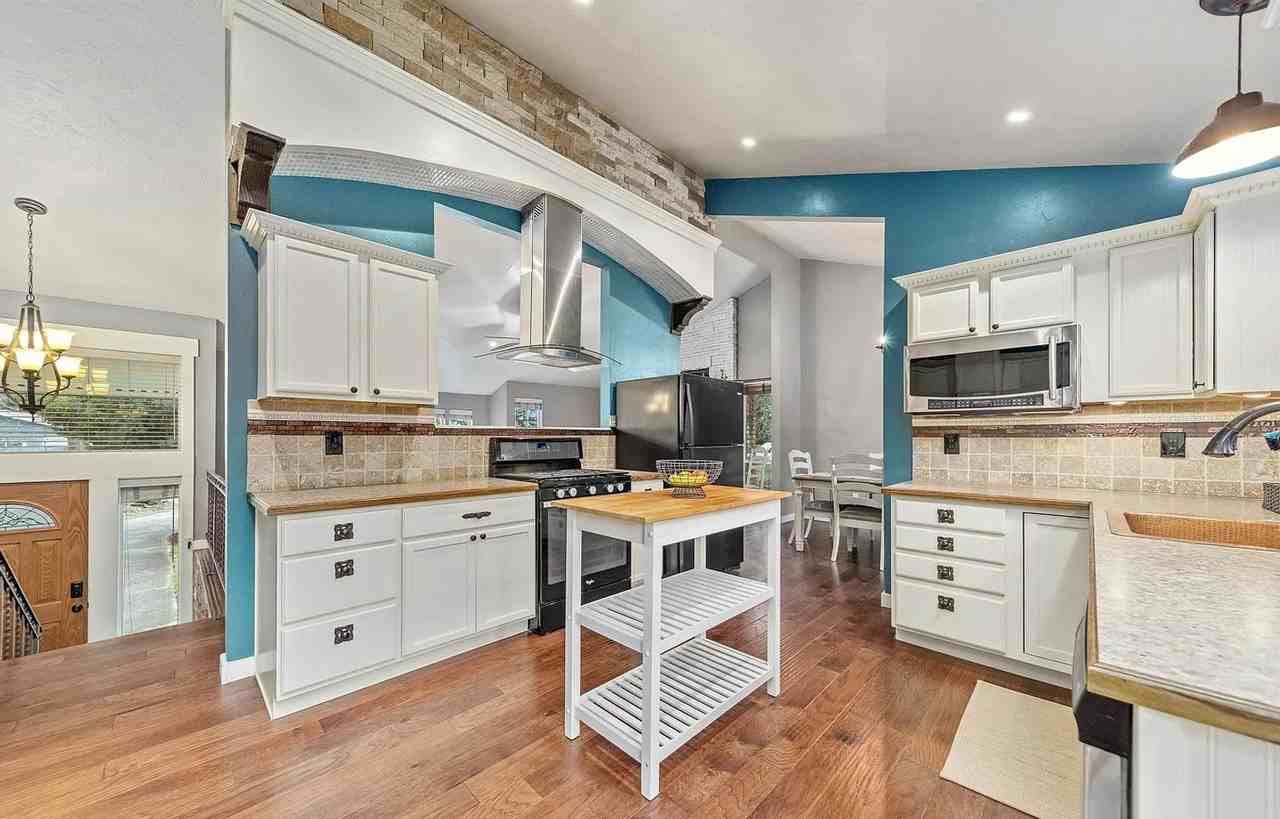 4116 W Indian Trail Rd - Photo 5 of 11
