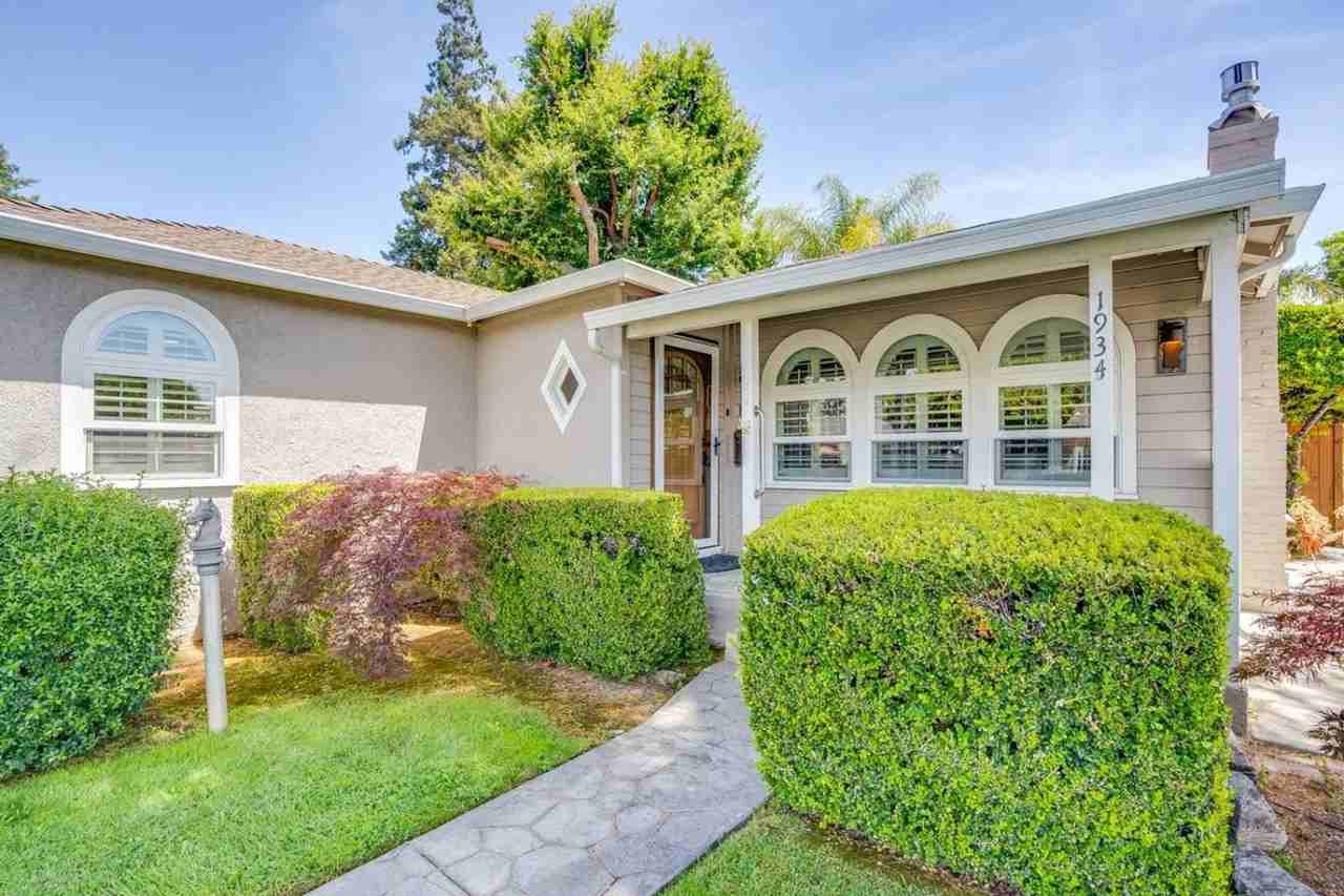 1934 De La Pena Ave - Photo 2 of 17