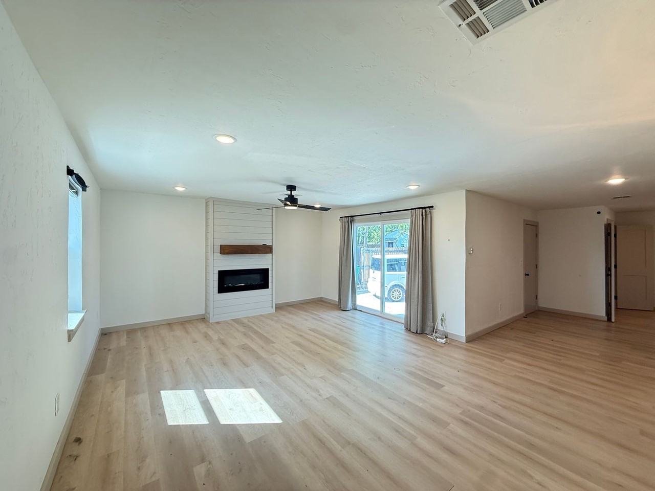 737 Nw 89th St - Photo 3 of 18