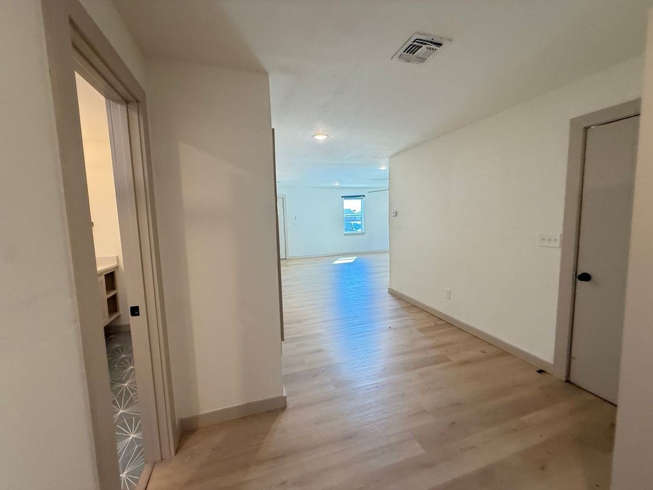737 Nw 89th St - Photo 5 of 18