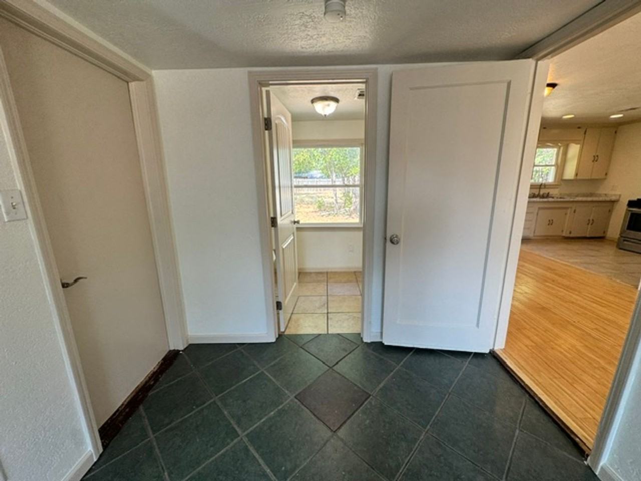 4517 Se 23rd St - Photo 7 of 14