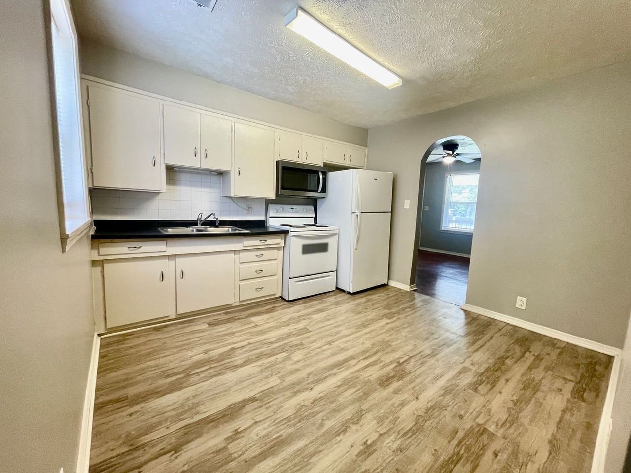 504 S 10th Ave - Photo 4 of 15