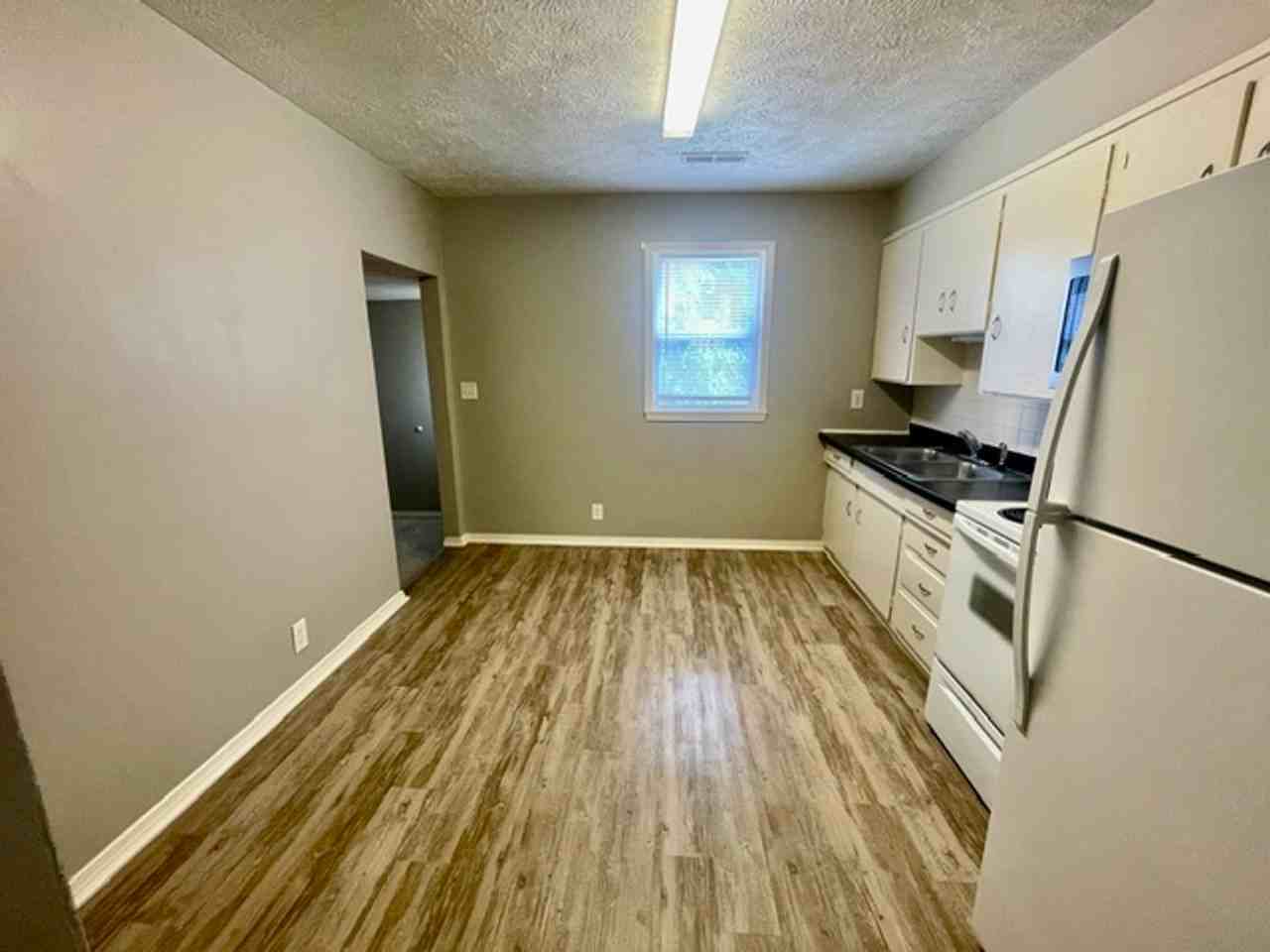 504 S 10th Ave - Photo 6 of 15