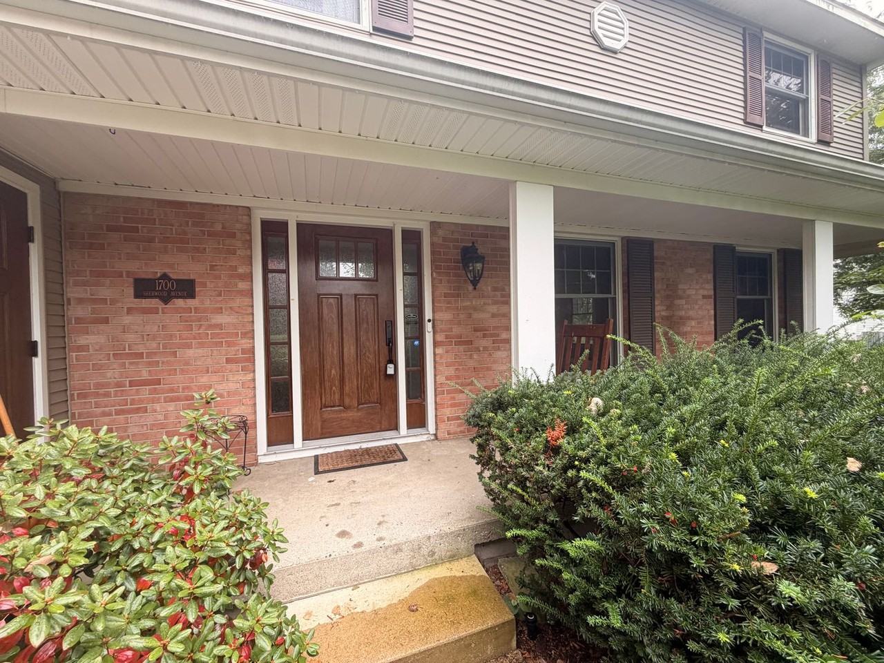 1700 Sherwood Dr Se - Photo 3 of 40
