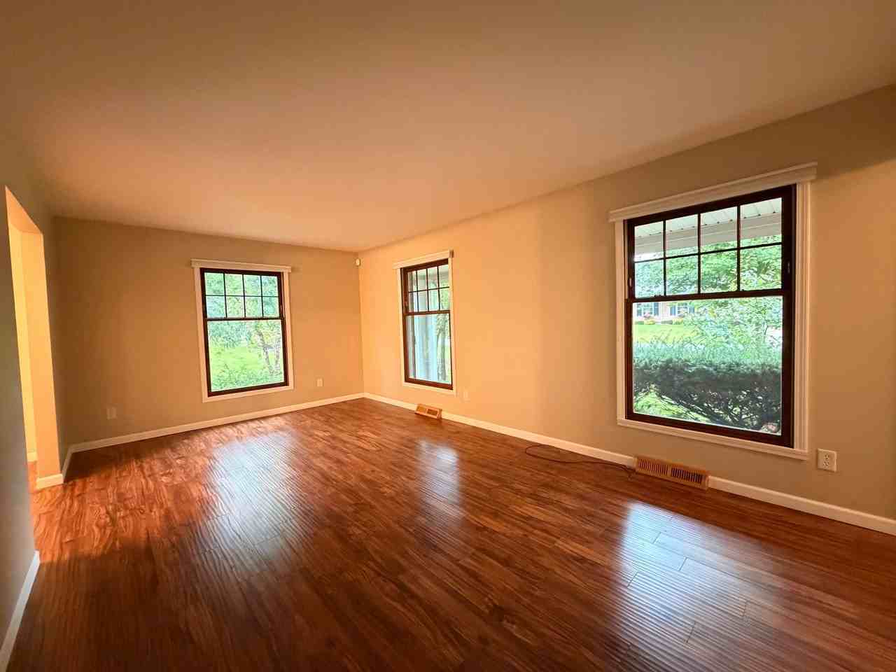 1700 Sherwood Dr Se - Photo 5 of 40