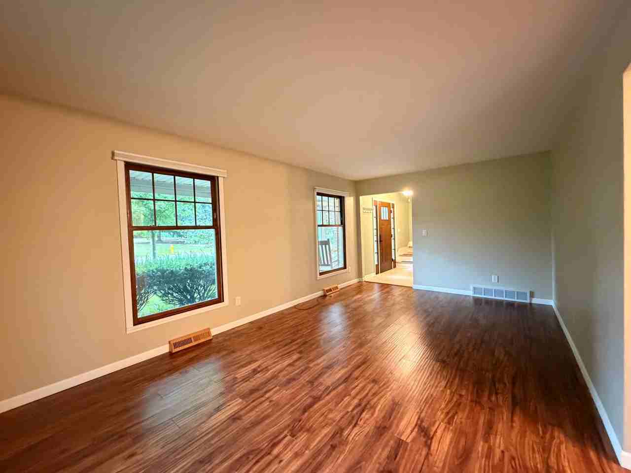 1700 Sherwood Dr Se - Photo 6 of 40