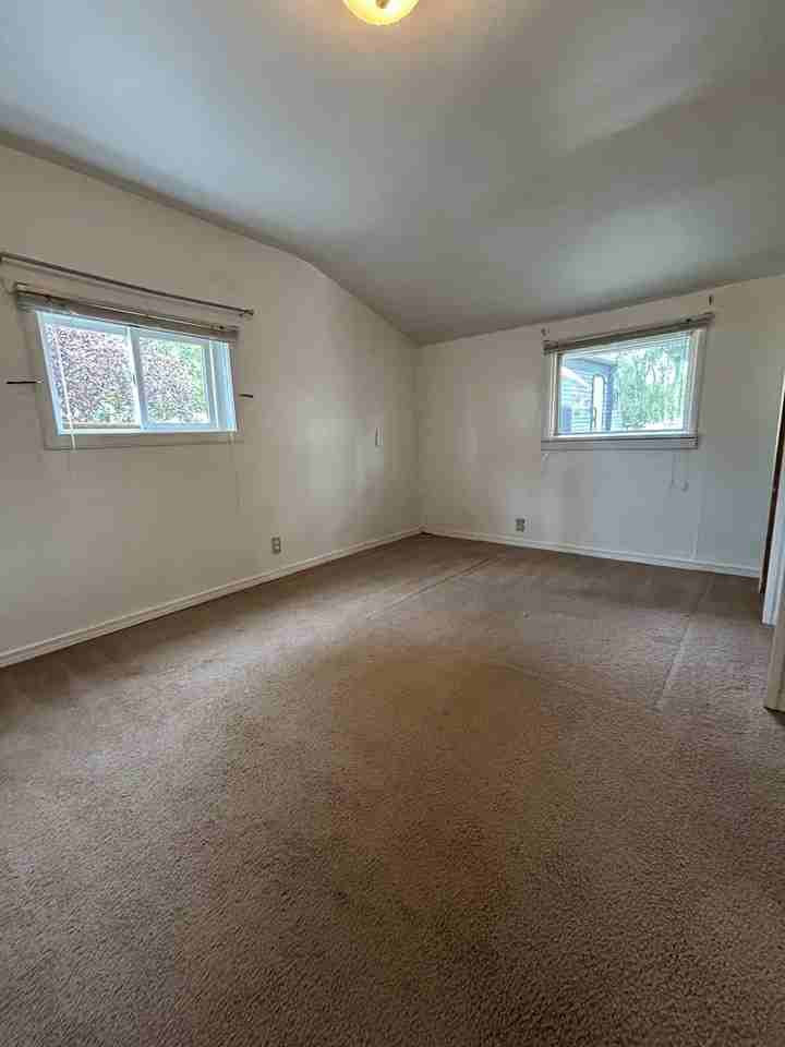 415 Broadway Ave - Photo 5 of 19