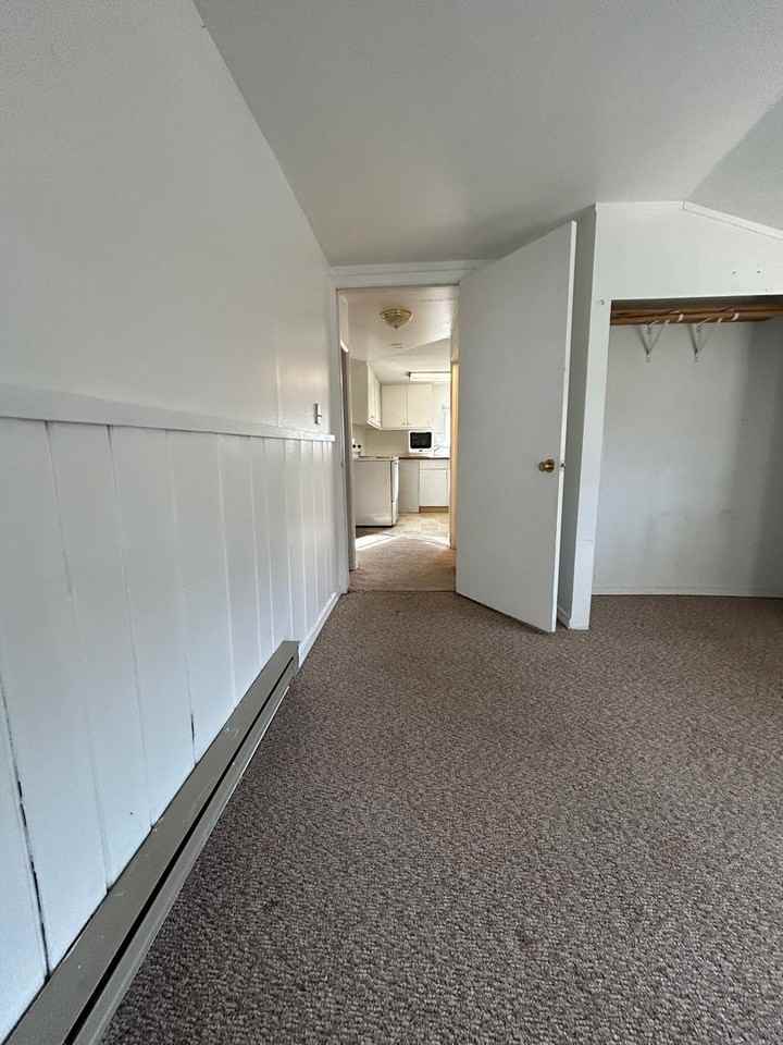 415 Broadway Ave - Photo 7 of 19