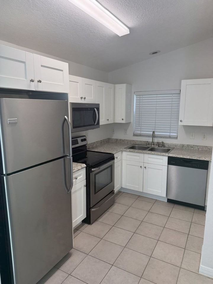 2780 Cypress Dr - Photo 2 of 7