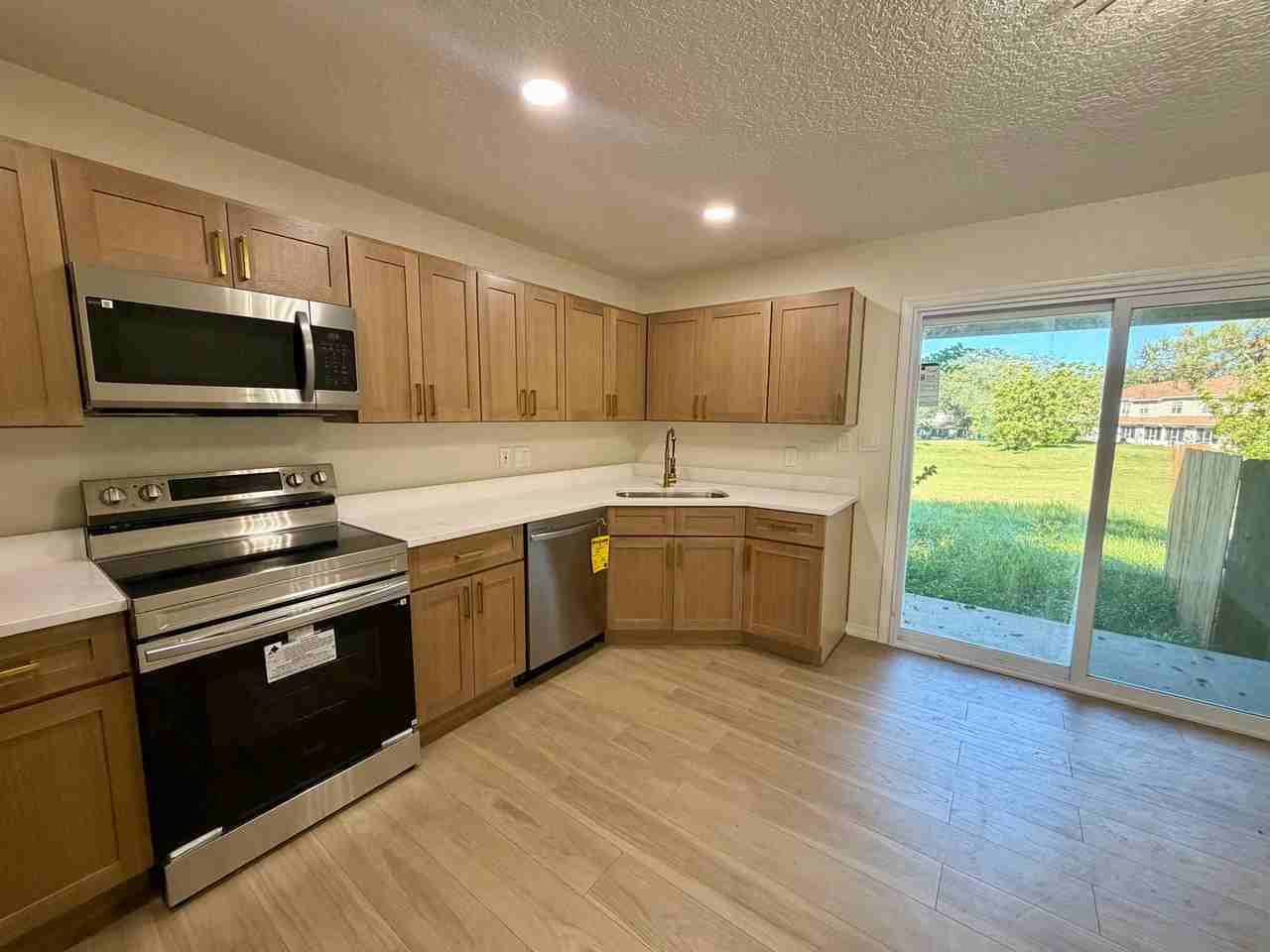 6922 Woodlake Dr #103 - Photo 2 of 12