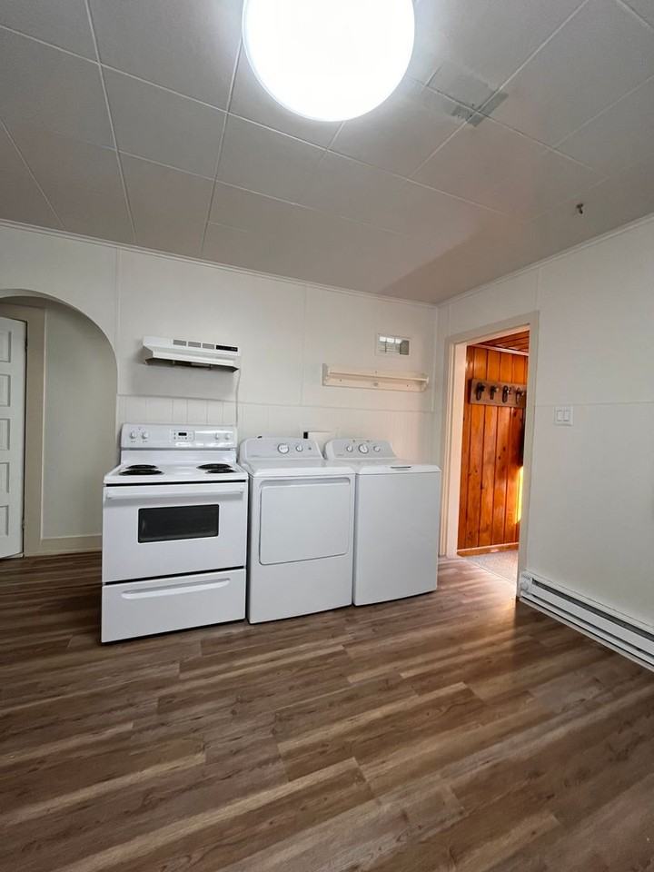 106 Western Ave - Photo 3 of 6