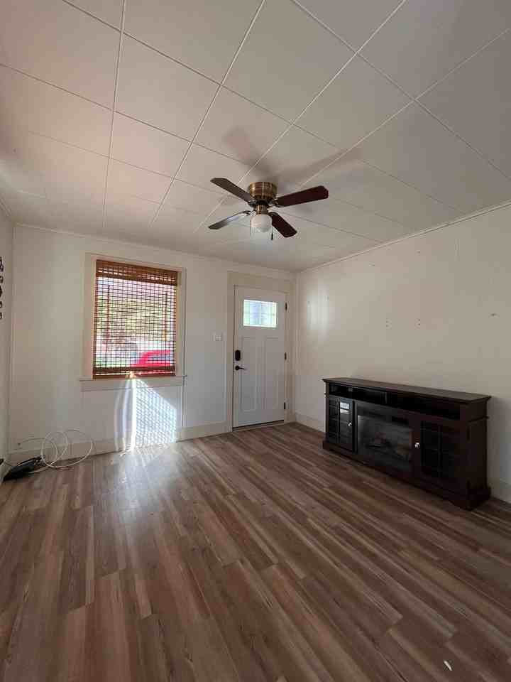 106 Western Ave - Photo 4 of 6