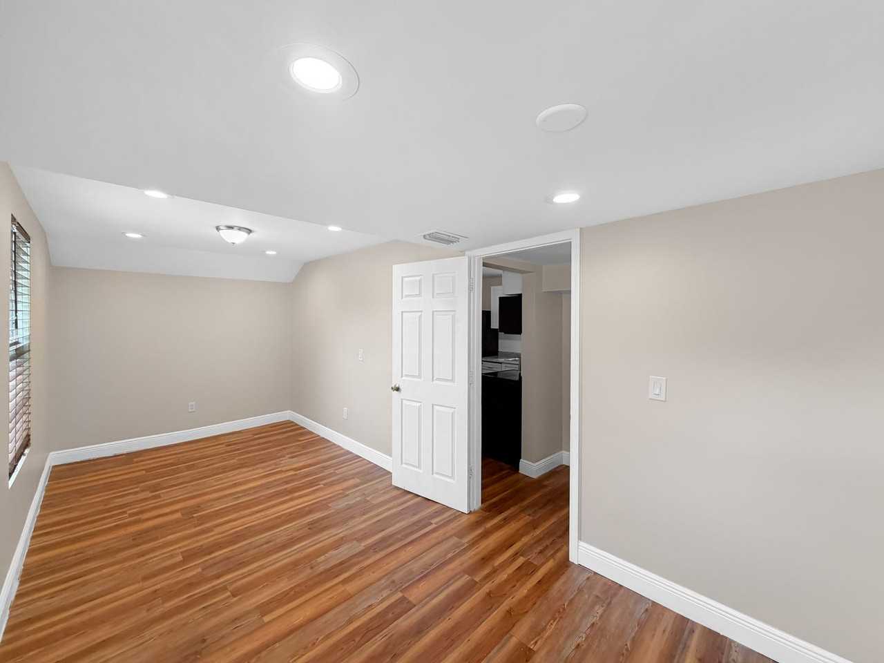 4509 N 15th St - Photo 4 of 15