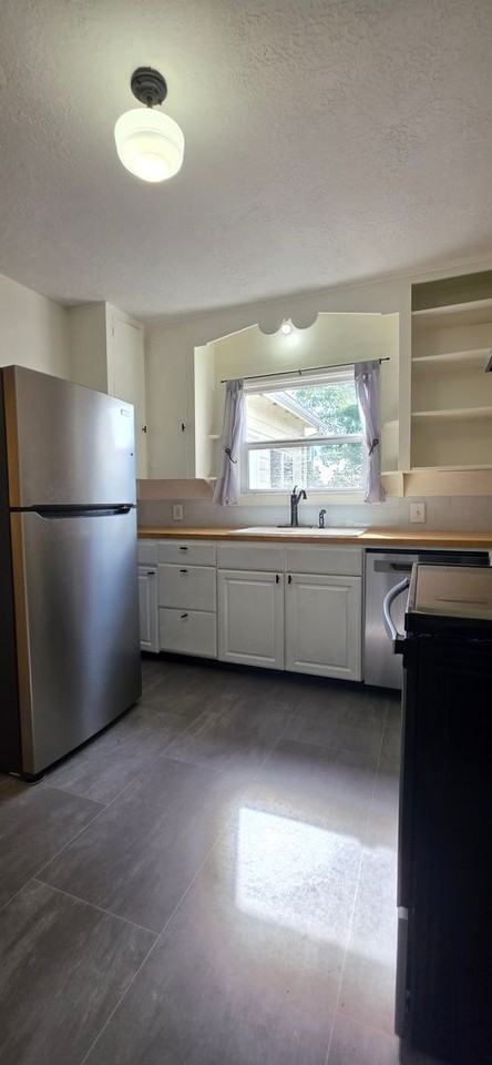 126 Nw 12th St - Photo 3 of 21