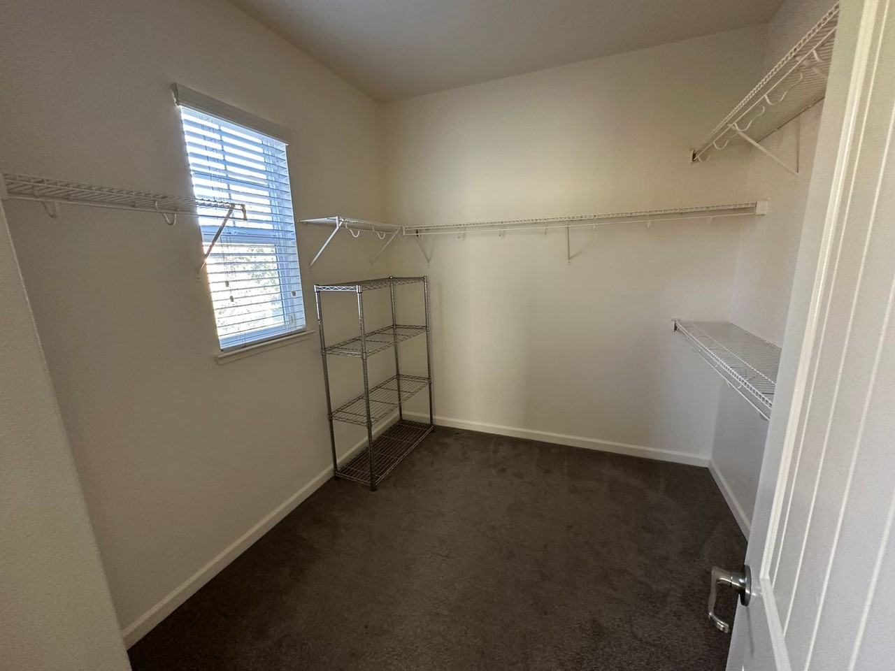 708 N Marquis Way - Photo 3 of 27