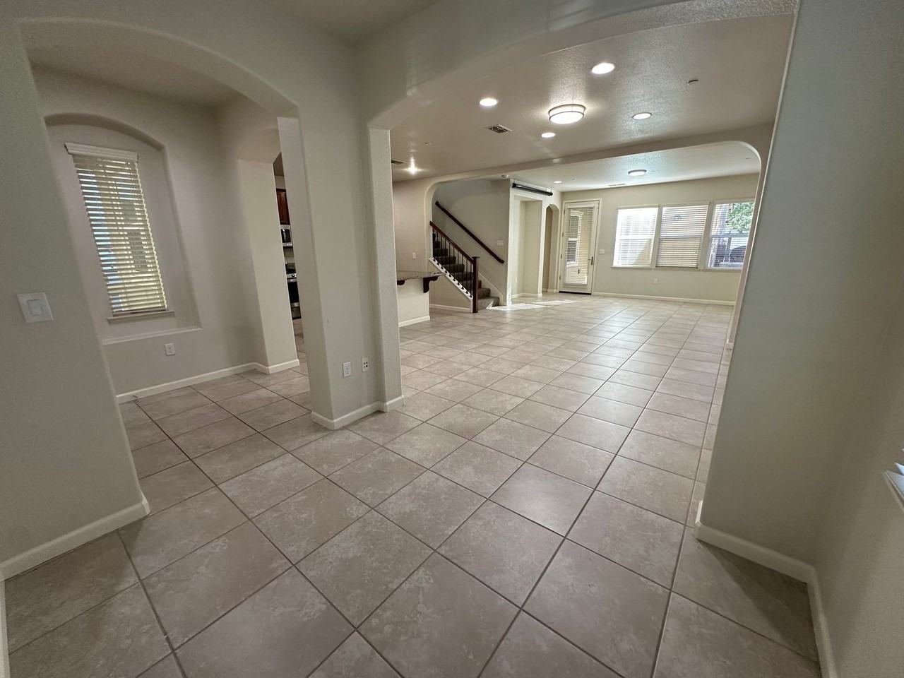 708 N Marquis Way - Photo 4 of 27