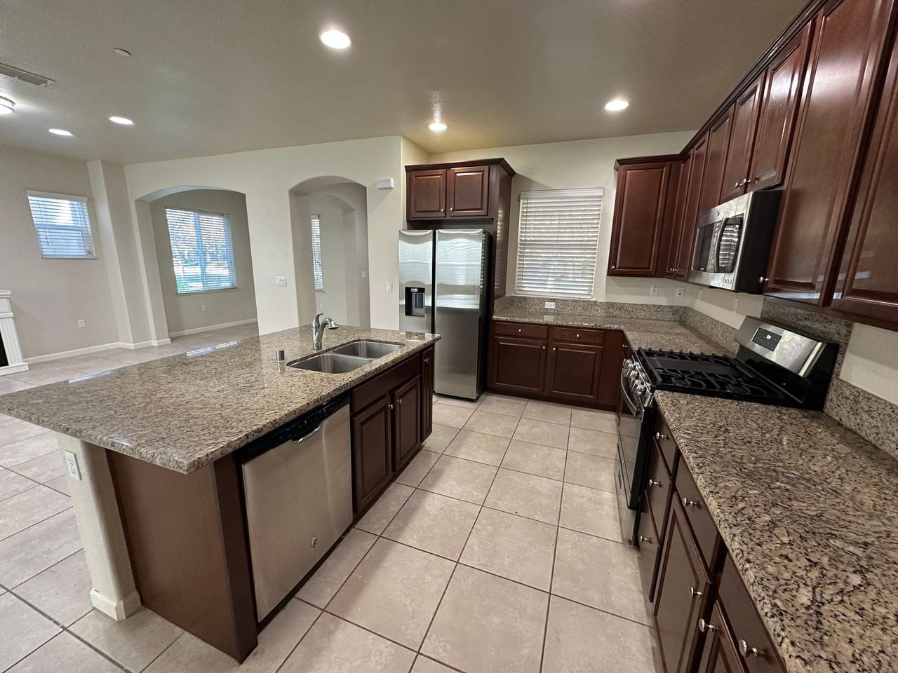 708 N Marquis Way - Photo 6 of 27
