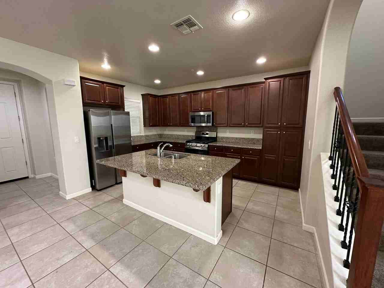 708 N Marquis Way - Photo 7 of 27