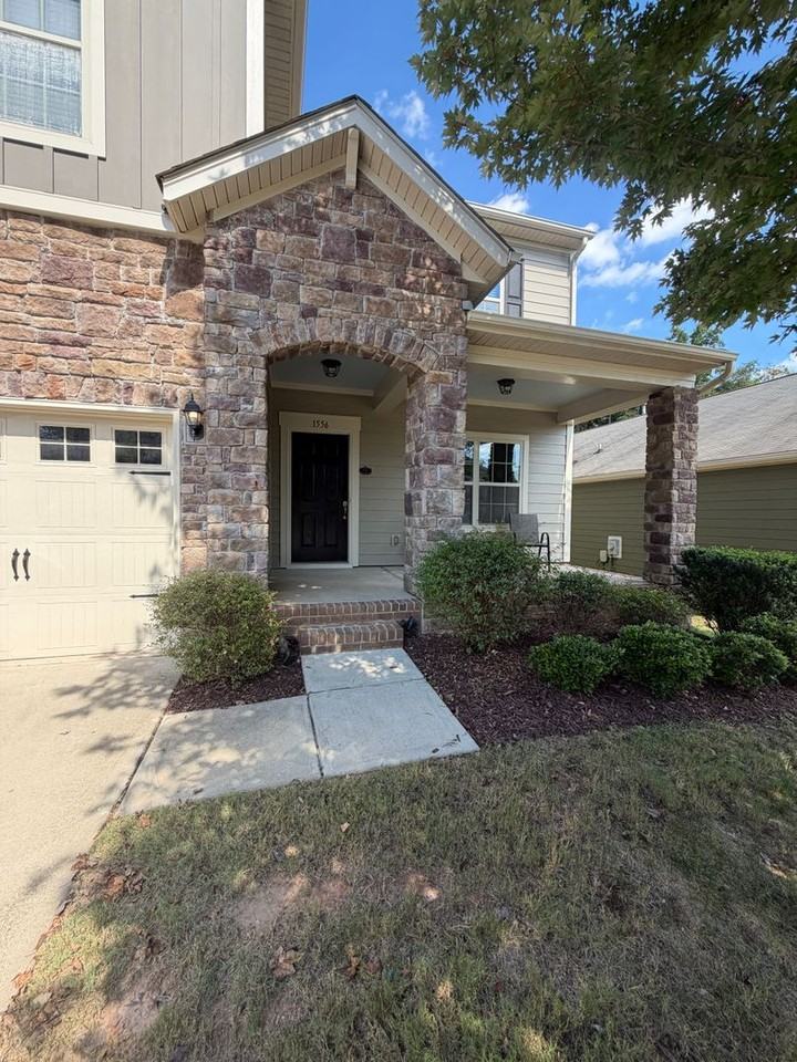 1556 Spring Blossom Trl - Photo 2 of 24
