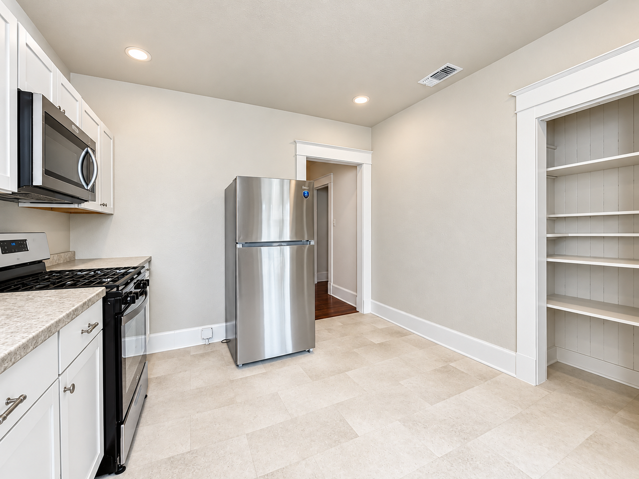 518 W French Pl #2 - Photo 4 of 18