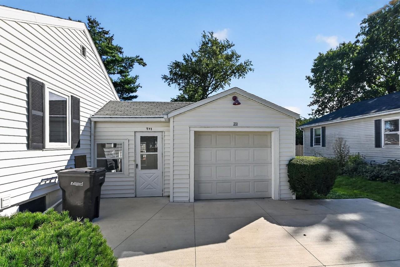 211 N Shuman St - Photo 5 of 50