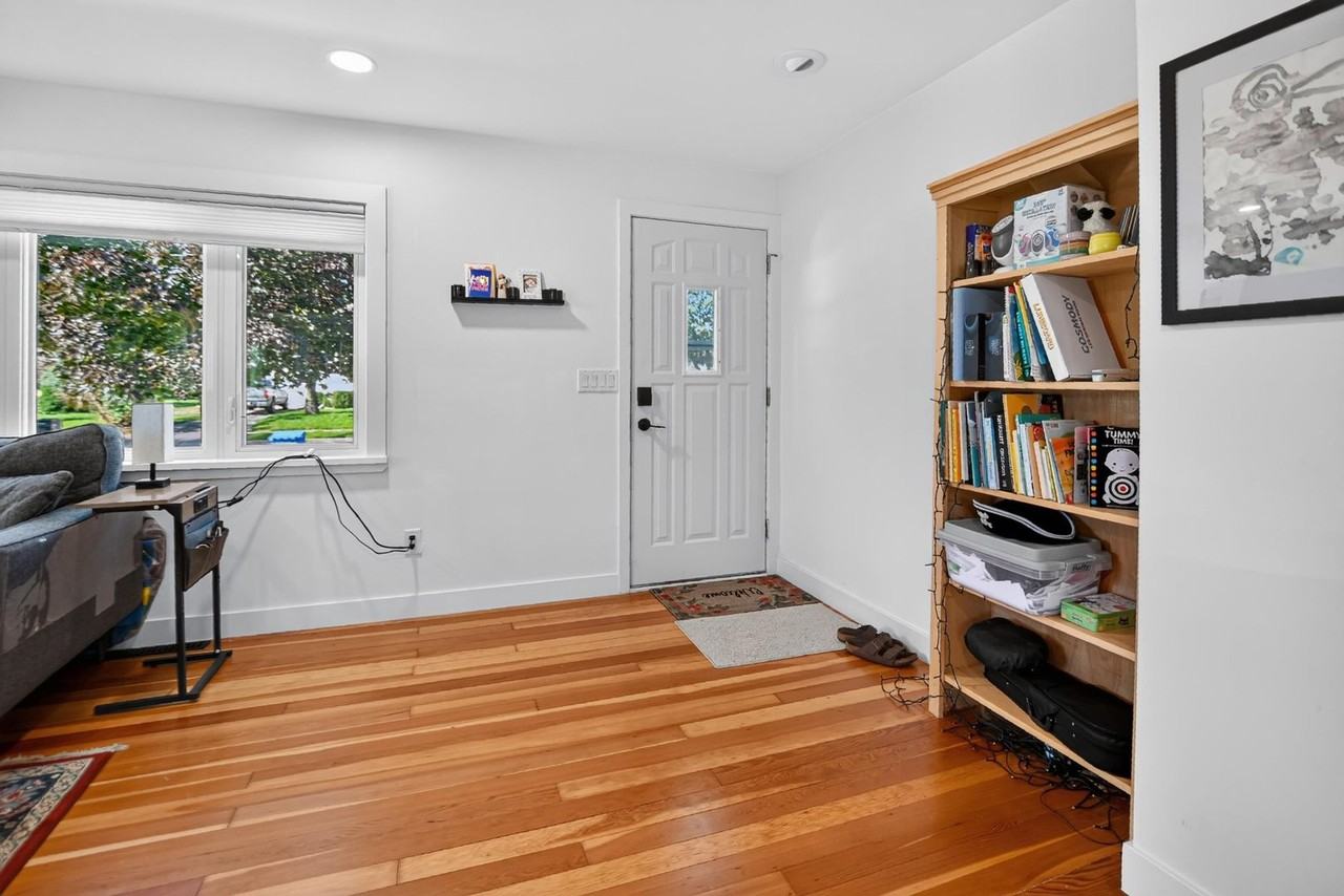211 N Shuman St - Photo 6 of 50