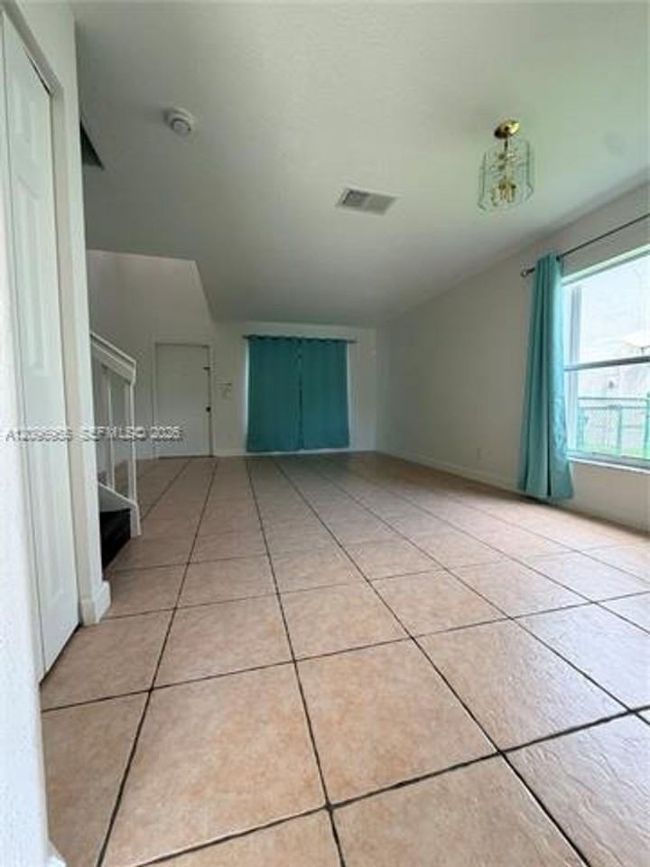 13468 Sw 23rd St #13468 - Photo 4 of 15