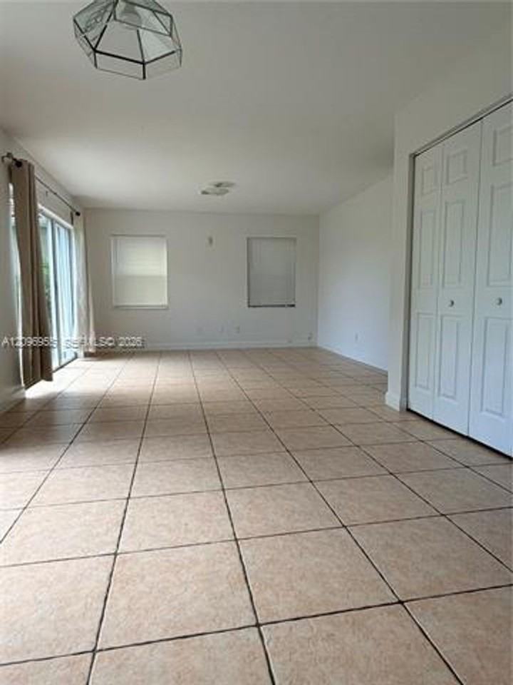 13468 Sw 23rd St #13468 - Photo 5 of 15