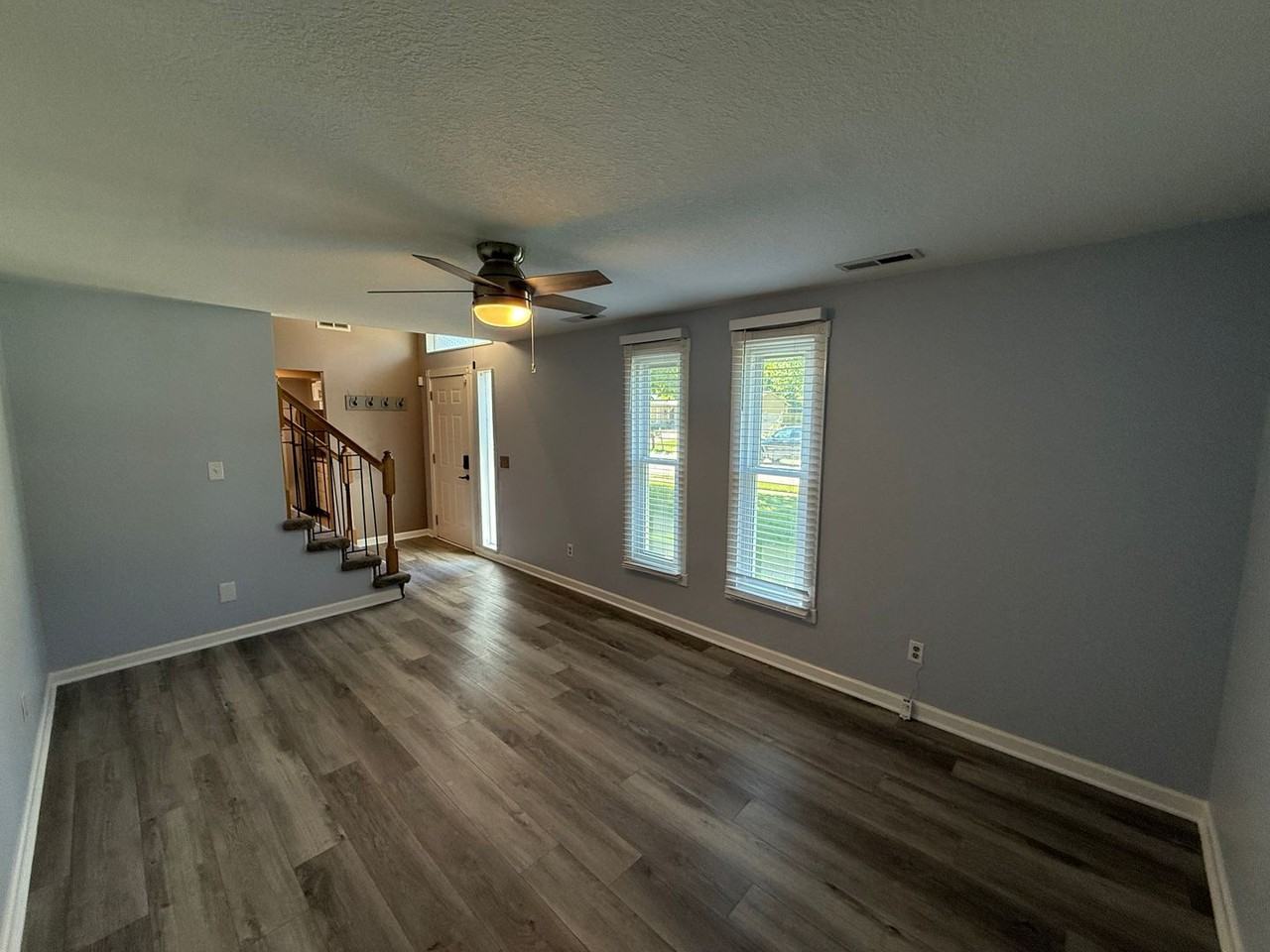 4734 Queensbury Dr - Photo 5 of 29