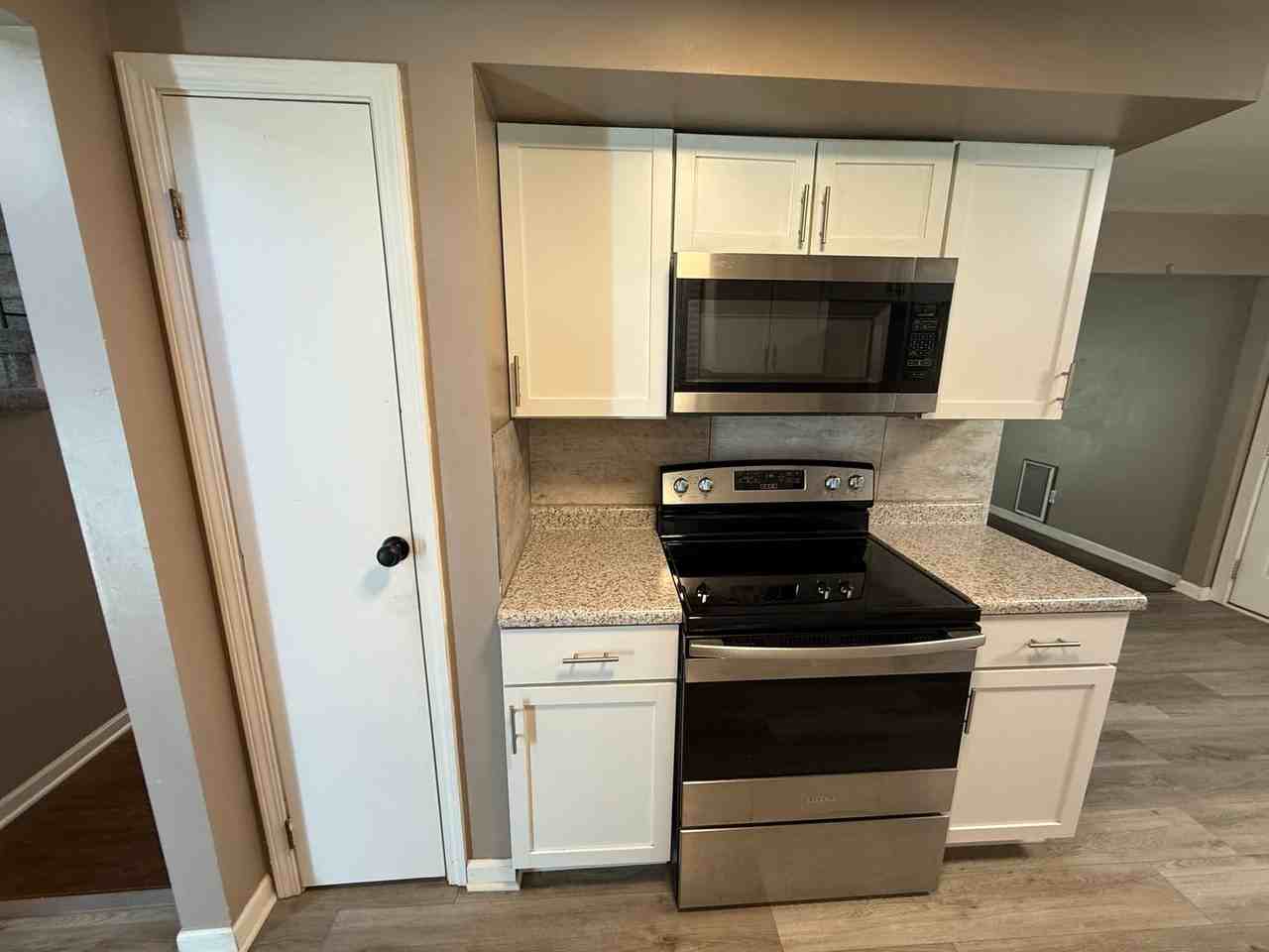 4734 Queensbury Dr - Photo 7 of 29
