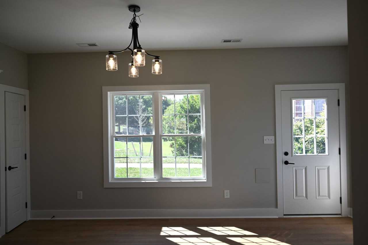 614 Monument St - Photo 6 of 10