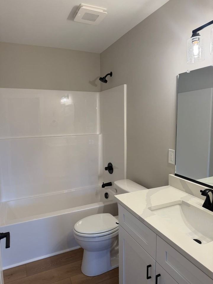 614 Monument St - Photo 7 of 10
