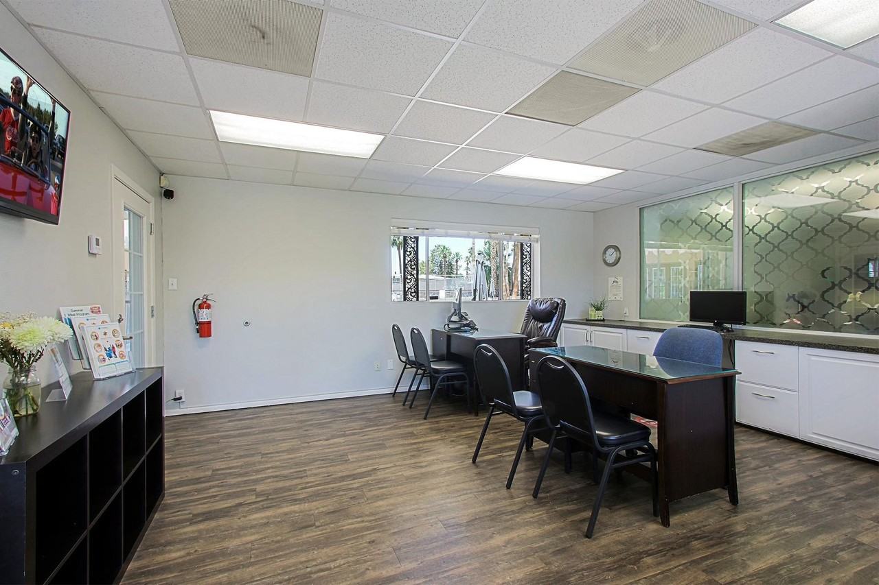 Park Lee Apartments - Photo 6 of 37