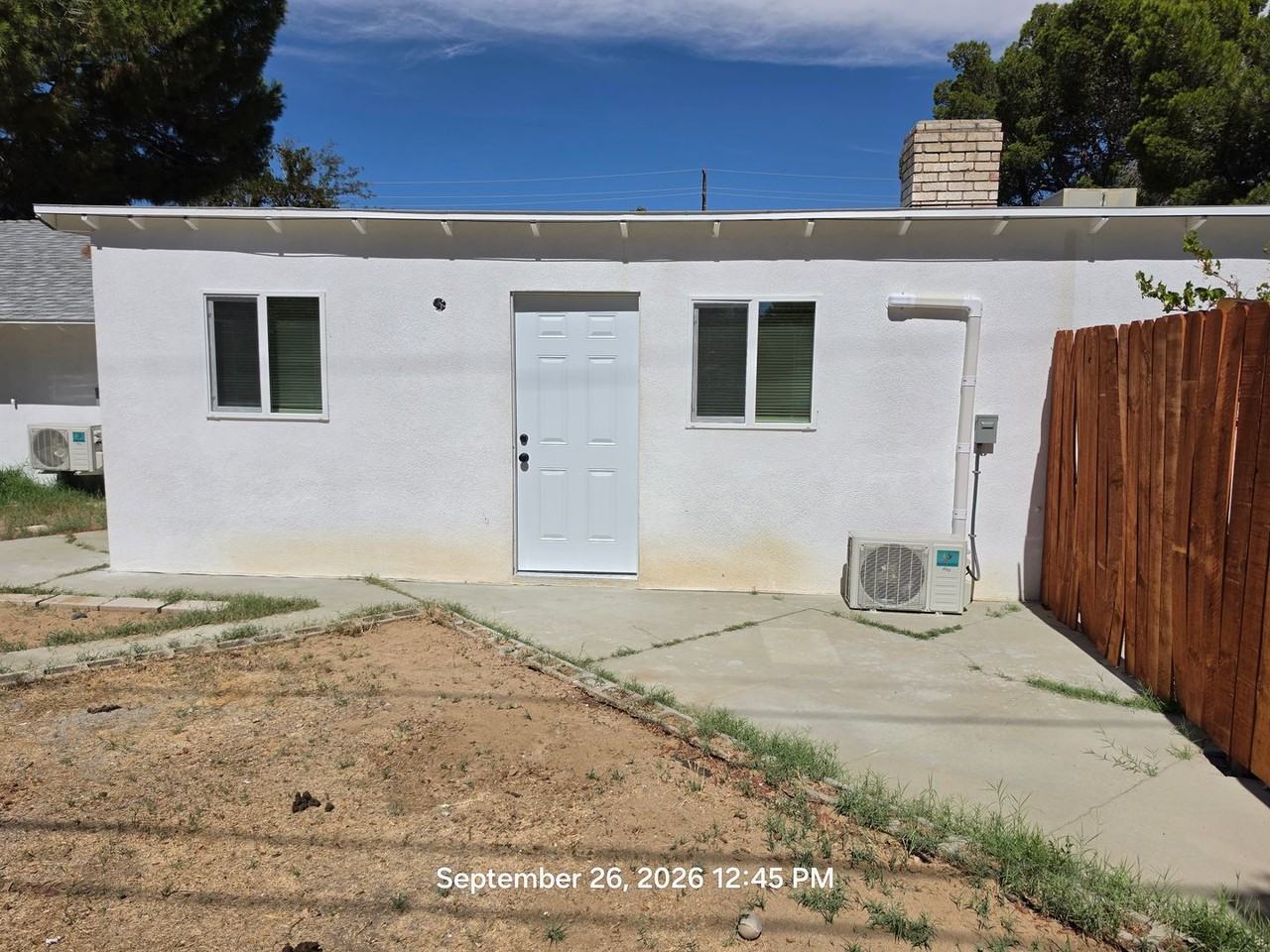 1118 E Avenue K - Photo 2 of 12