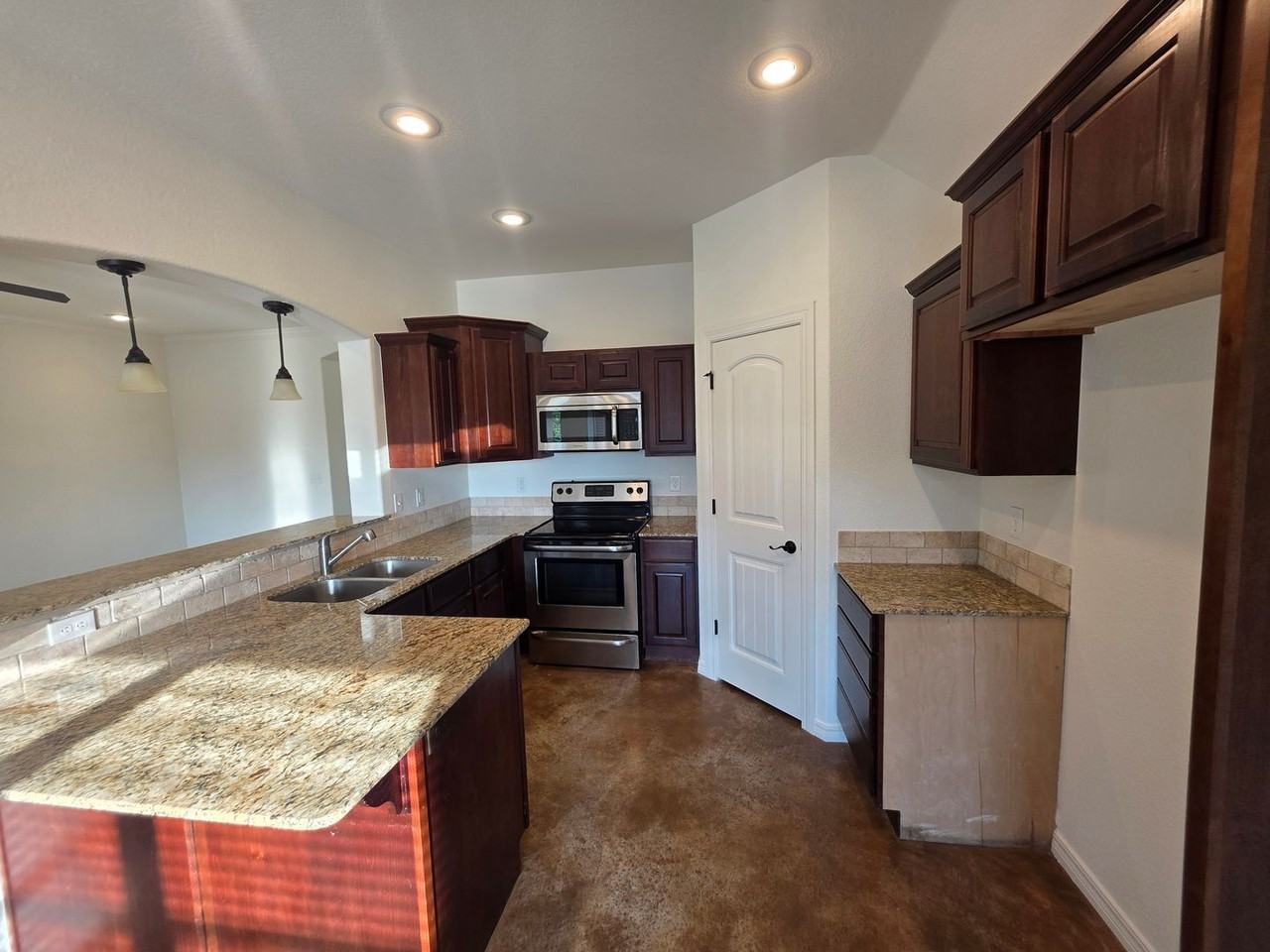 3077 N Downs Ave - Photo 4 of 14