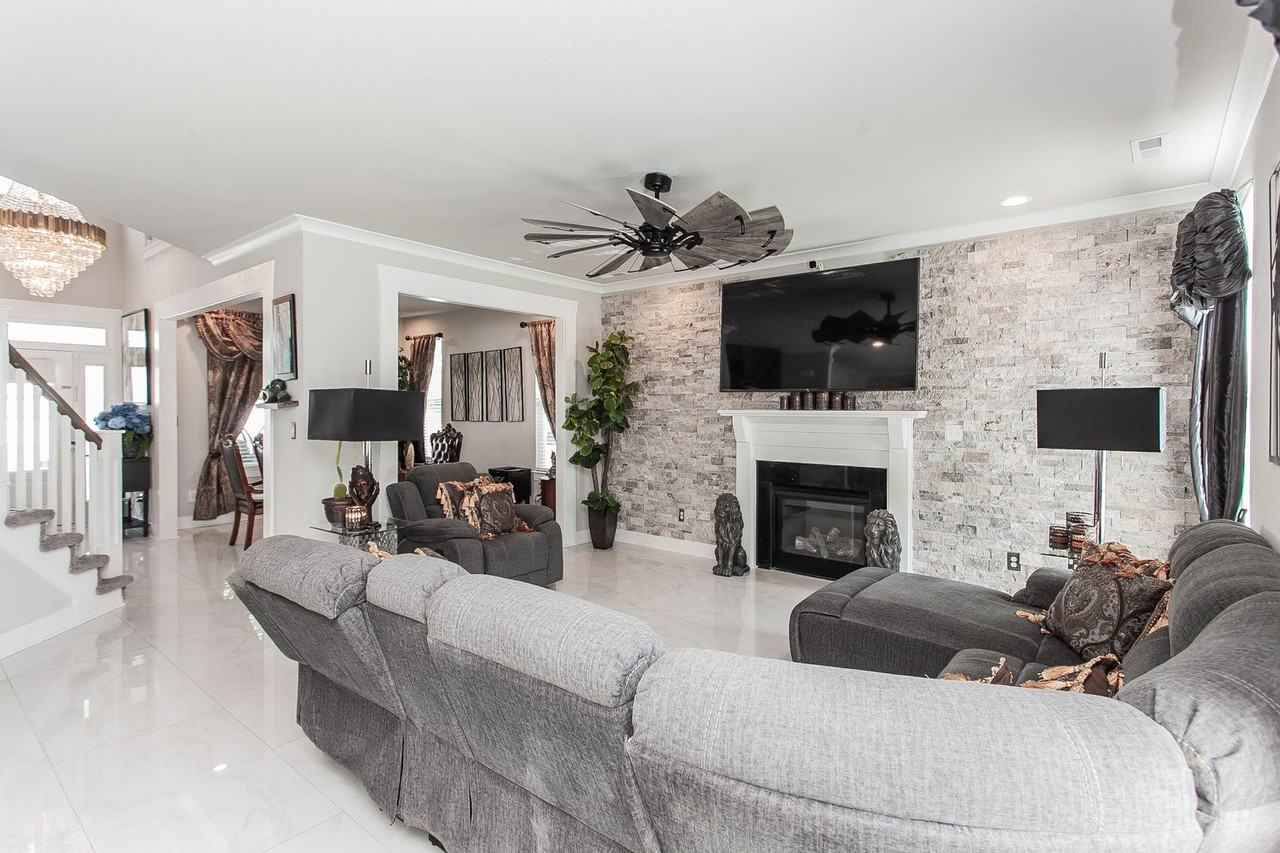 220 Ians Way - Photo 5 of 25