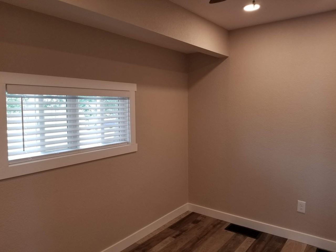 337 Delaware St - Photo 2 of 20