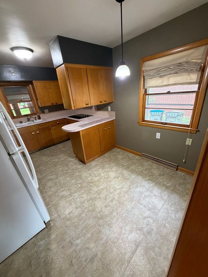 212 9th Ave N - Photo 4 of 9