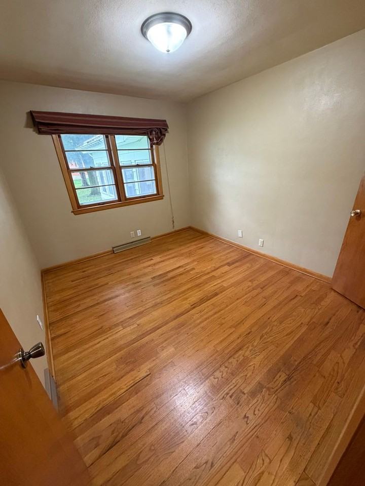 212 9th Ave N - Photo 6 of 9